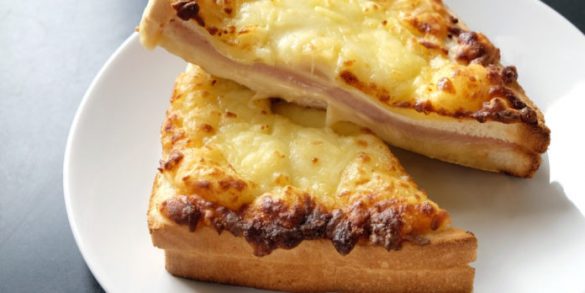 Pain de mie gratiné au fromage